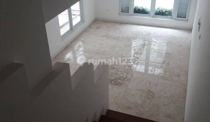 Town House Melrose  2 lantai, Unfurnished dan terawat di Cilandak 2