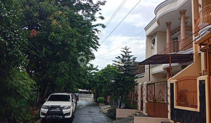 Cempaka Putih Rumah Cantik Luas Tanah 201m2 LB 370 m2 Akses jalan 2 Mobil view Lapangan Olahraga 2