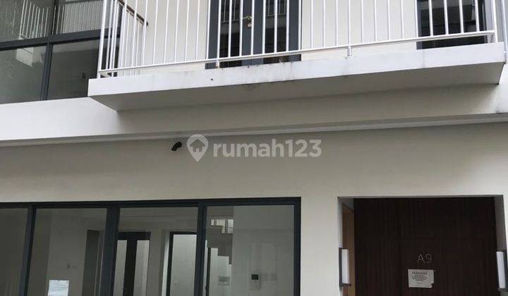 Rumah bentuk Town House di Kemang Jakarta Selatan 1