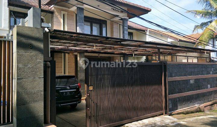 Rumah Tinggal terletak di daerah elit,  bagus,  dekat dengan perguruan tinggi,  sekolah Internasional,  Mall,  pintu tol 1