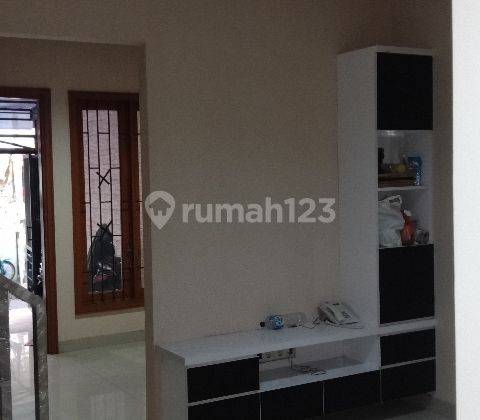 Rumah Cantik Kemayoran Full Furnished LT 99 M2, 3 lantai URGENT BU !!!! SANGAT LANGKA !!!! 1