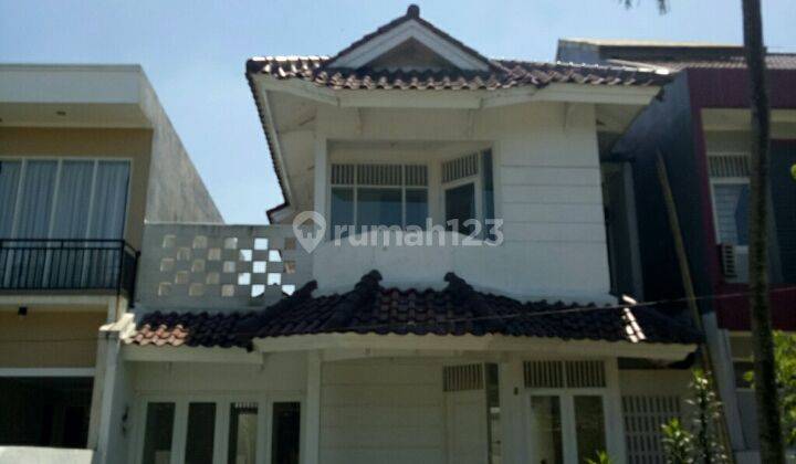 Rumah 2 Tingkat Ruang Tamu Tanpa Sekat di Tm Bromo Lippo Karawaci 1