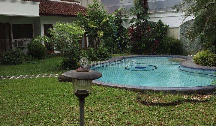 Rumah asri siap huni dgn kolam renang di townhouse Jl Kenanga 1