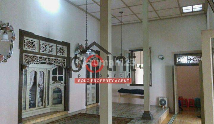 Rumah Loji Kolonial Klasik Etnik Tengah Kota 2