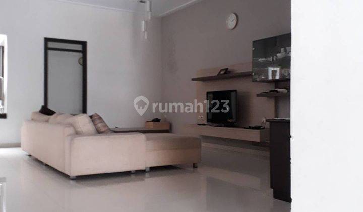 Rumah Kav. Eksklusif Singgasana, Semi Furnished 1