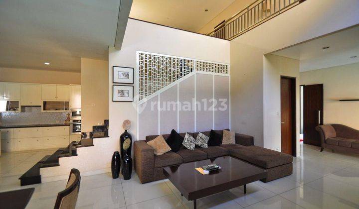 Luxury Home Setrawangi 2