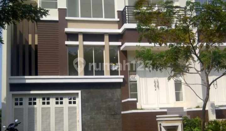 Gold Coast house at Pantai Indah Kapuk