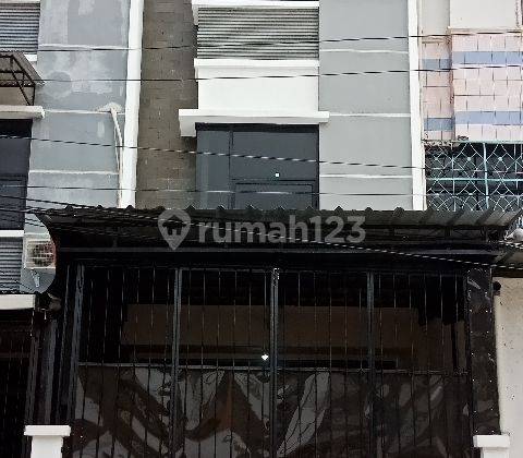 Rumah Cantik dan Baru Jelambar 3,5 Lantai LT 84m2, Akses Jalan 3 Mobil, TERMURAH !!!! 1