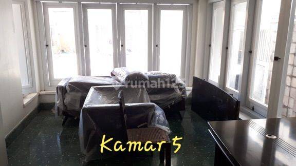 Rumah bergaya Kolonial Belanda Di pusat kota Solo. 1