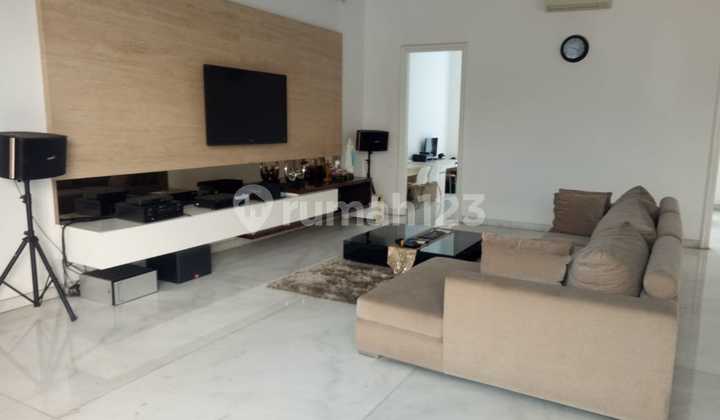 Rumah PIK bagus swimming pool 2