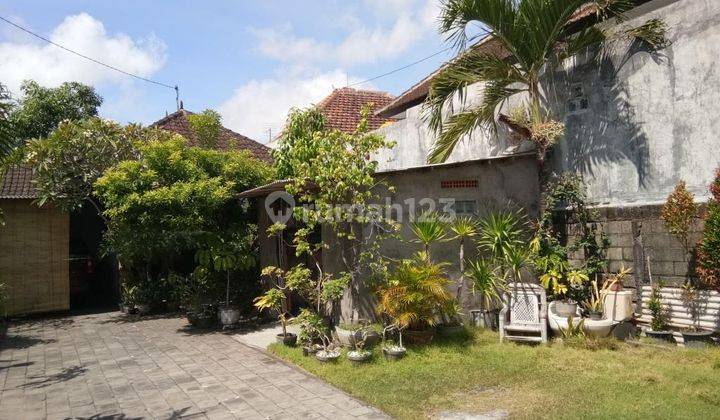 House in Jimbaran, strategic location, spacious yard, near the beach, airport 1