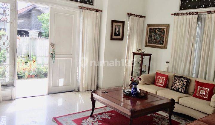 Rumah cantik 2 lantai siap huni di Jakarta Timur 1