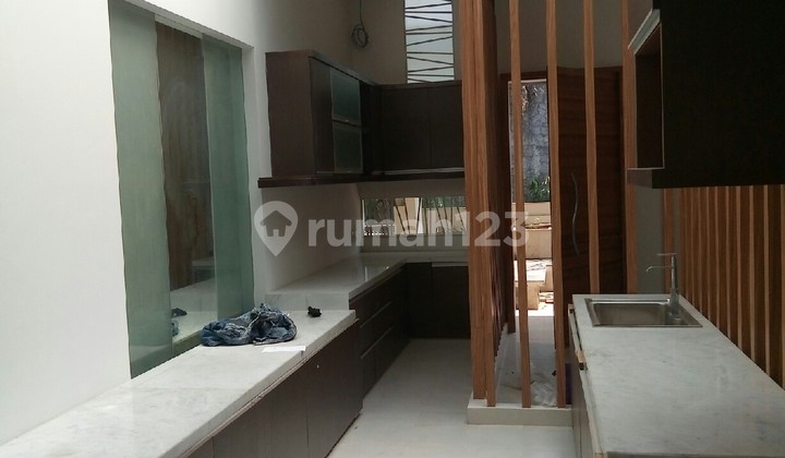 Rumah Desain Modern Nyaman di Setra Duta Bandung 2