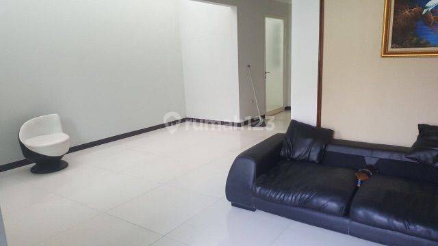 Dijual Rumah Lokasi Bagus di Pakuwon Indah Cluster Vila Regensi Terdepan, Sebrang Pakuwon Mall Surabaya Barat. 2