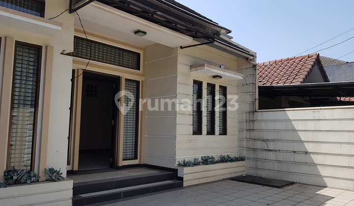 Batununggal nice minimalist, near Modern Market. 2