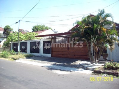 Rumah di Margorejo Indah, Sudah Renov, Bagus, Row Jalan depan Lebar + Paving, Lingkungan Elite, Bebas Banjir, Siap Huni 1