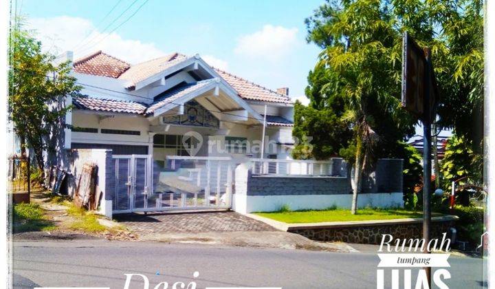 Rumah daerah atas view kota 1