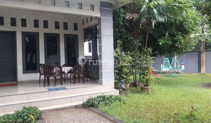 Rumah mewah dengan halaman luas 2