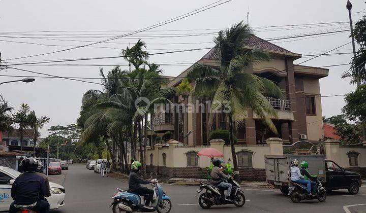 Rumah Mewah Hasanuddin Hoek - R-0115 2