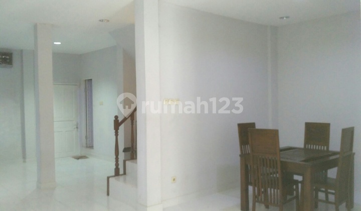 Nice House Ready to Occupied in Cilandak. Rp115m/Year. Info: 08128377xxxx. 2