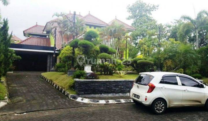 Rumah  mewah  dan megah  di jalan kaliurang 1