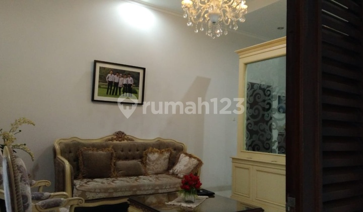 Rumah  mewah  ada kolam  renang  di jalan  kaliurang 2