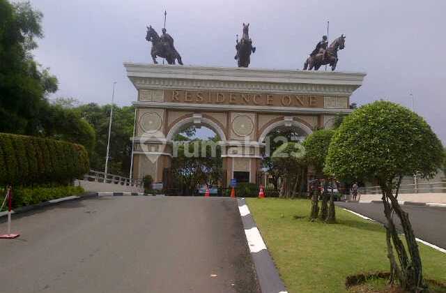 Asri, Safe, and Comfortable House in Residence One BSD Tangerang Complex