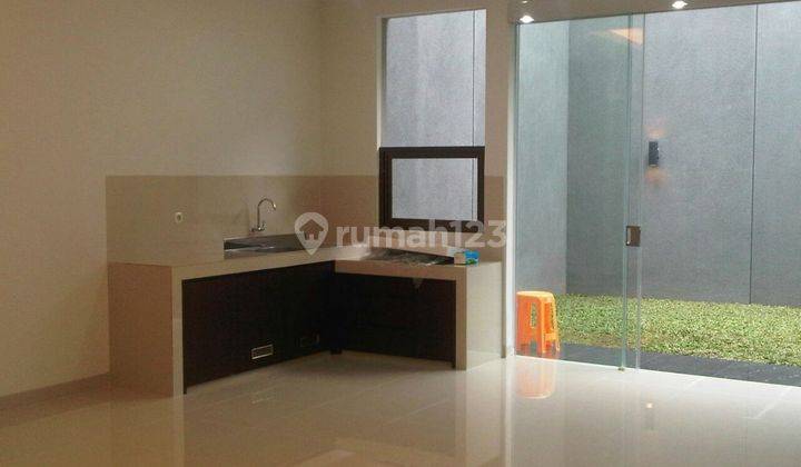 rumah lux siap huni di komplek perumahan singgasana pradana 2