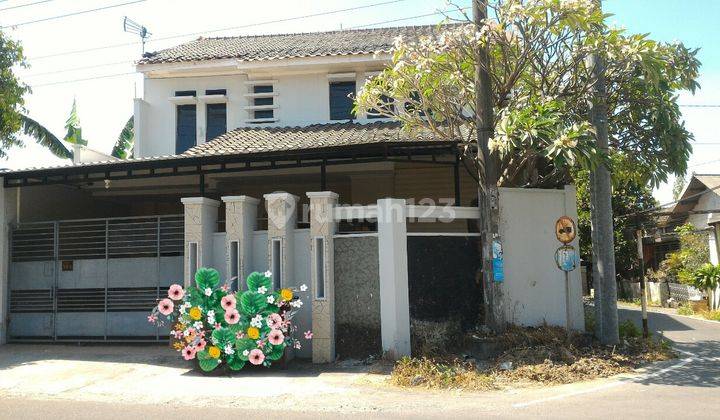 Rumah Cantik 2 lt seperti baru di Jajar 1