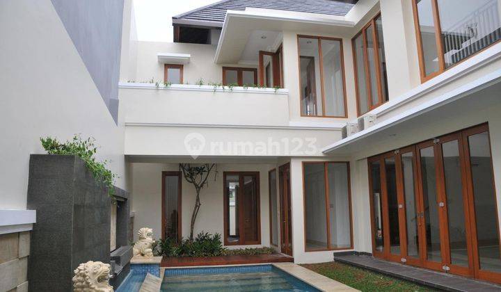 Beautiful House with Nice 4 Bedrooms at Cipete Area 1