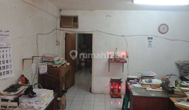 Rumah 4 Lantai LT 88 m2 di tepi jalan raya, BU !!! Cocok untuk usaha, toko, Kost-Kostan, Lebar Jalan 2 Mobil 2