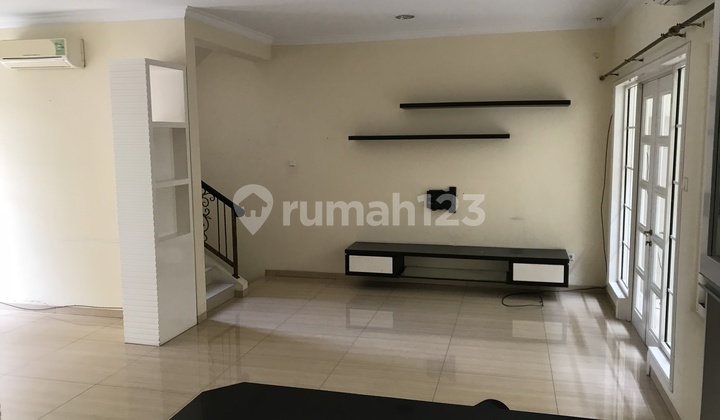 Rumah Kenari Golf Pik 8X15 Semi Furnish