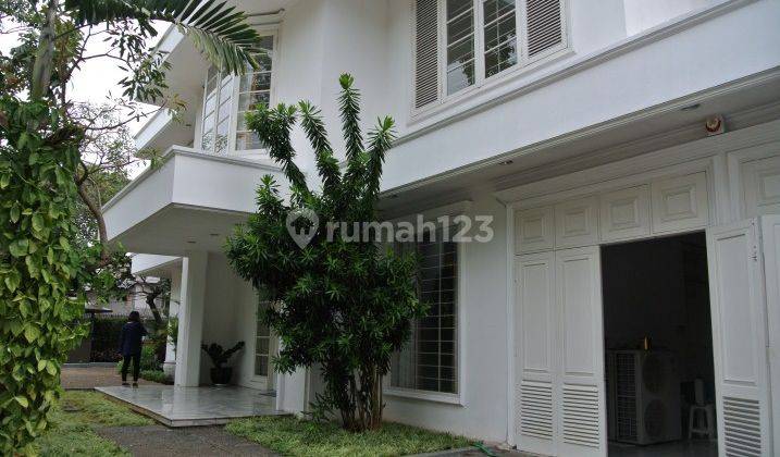 Spacious Beautiful House With Nice 4 Bedrooms At Kebayoran Baru Area 2