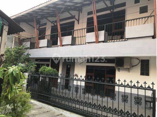 Rumah Kontrakan 2 Lantai Sudah Renovasi Semi Furnished Sertifikat Hak Milik di Jakarta Pusat 1