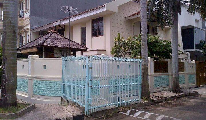 Di  Rumah hoek di Janur Elok Residence dekat sekolah Penabur dan Taiwan School Kelapa Gading Jakarta 1