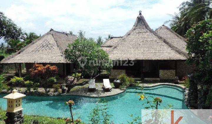 HUGE VILLA WAKING DISTANCE TO BEACH UBD183 2