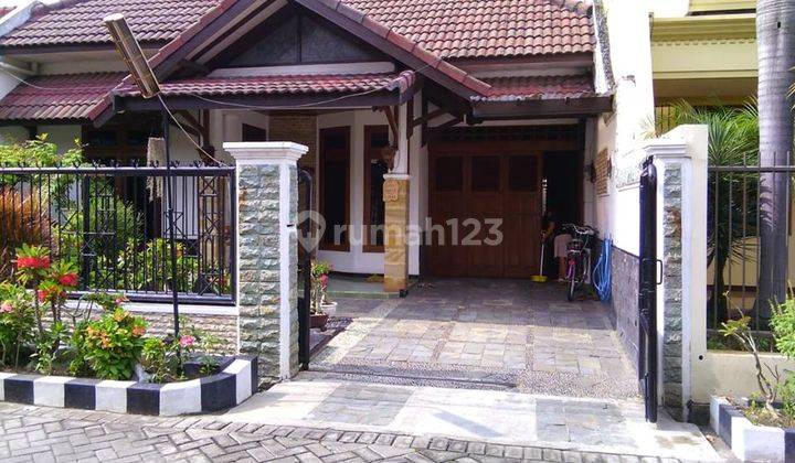 Rumah second sangat cantik kondisi terawat di Mulyosari, Surabaya 1