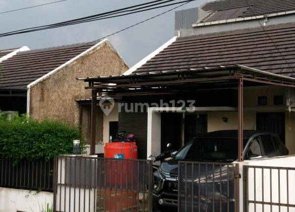 Cocok tuk Investasi. Rumah Siap Huni di Komplek Perumahan Taman Kopo Katapang. Lingkungan tenang dan nyaman. Akses keluar masuk satu pintu. Keamanan 24 Jam. Lokasi Strategis hanya berjarak 1,5 Km dari Gerbang Toll Soroja. Bebas Banjir. 1