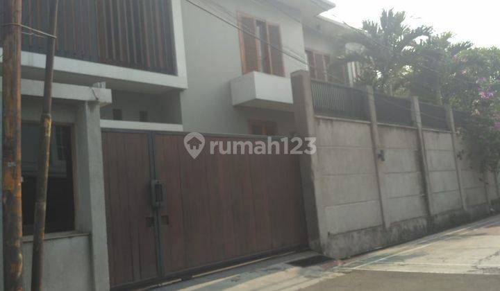 Rumah Murah dan Mewah di Kemang di Kemang Barat. lux, Cantik, Lux, Big Pool, Quite Area, dalam Komplek 1