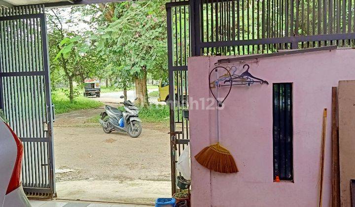 Rumah Tinggal di jln. utama Komp Taman Holis Indah Bandung depan taman 2
