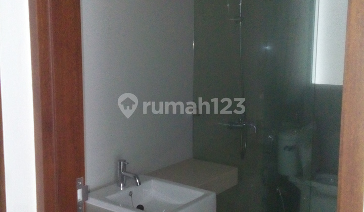 Comfortable new house, 300 meters to Mall/ toll gate, near schools. 2