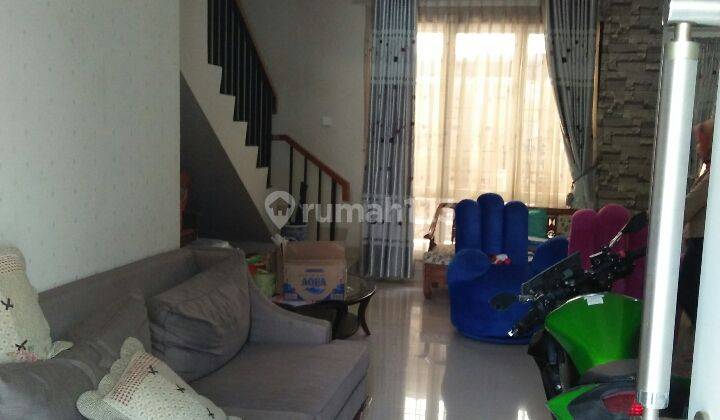 Dijual Murah Rumah Cantik Kamar 4+1 Lt 180 M2 Di Grand Wisata 2