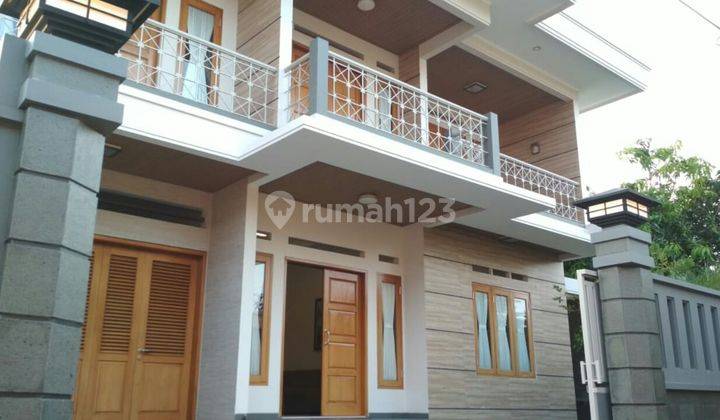 Rumah Mewah Baru Tengah Kota Full Furnished 1