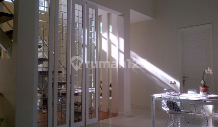 House 100% ready to occupy, east-facing, guaranteed comfort, fully furnished, near Harris Hotel, close to the city center. 2