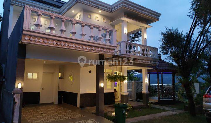 rumah hook view pegunungan dan kolam pribadi 1