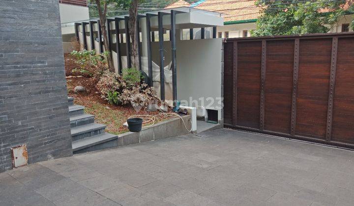 Rumah Minimalist Tropical di Menteng Jakarta Selatan 2