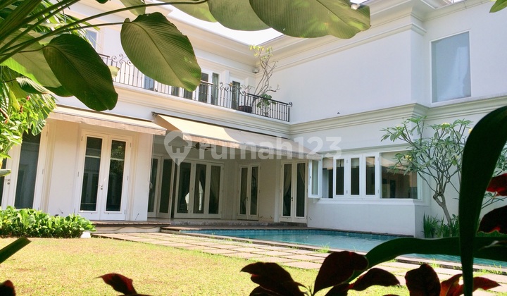 Rumah Modern Cerah Menakjubkan 5 Kamar Tidur Dengan Kolam Renang Pribadi Ajh06041