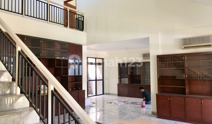 Nice Bright House With Green Garden Ajh06088 2