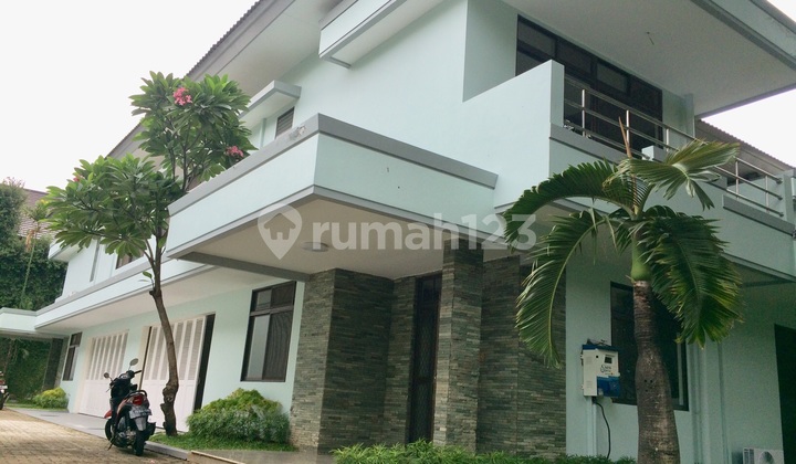 Nice Bright House With Green Garden Ajh06088