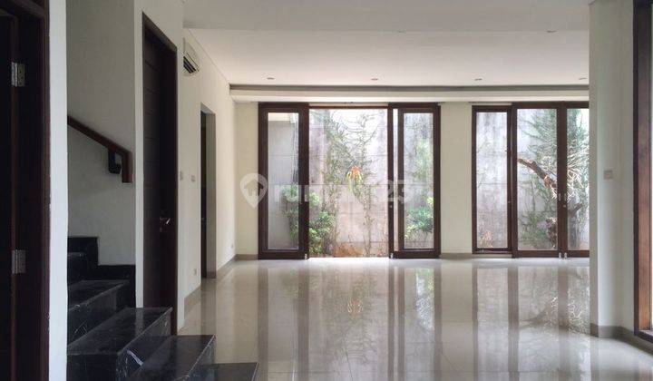 Rumah Desigm Modern di Area Strategis Kebayoran Baru 1